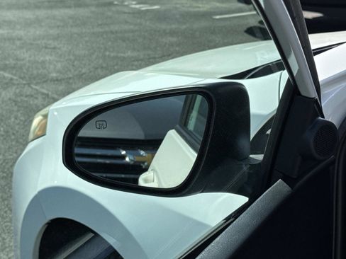 Used 2015 Toyota Corolla LE image 18