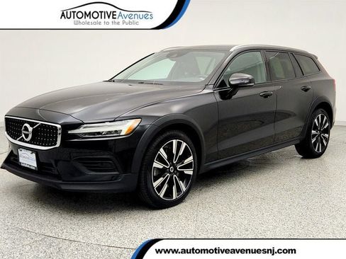 Used 2020 Volvo V60 T5 Cross Country w/ Protection Package image 1