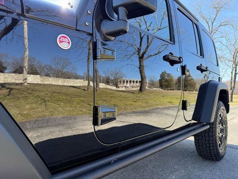 Used 2015 Jeep Wrangler Unlimited Rubicon image 14