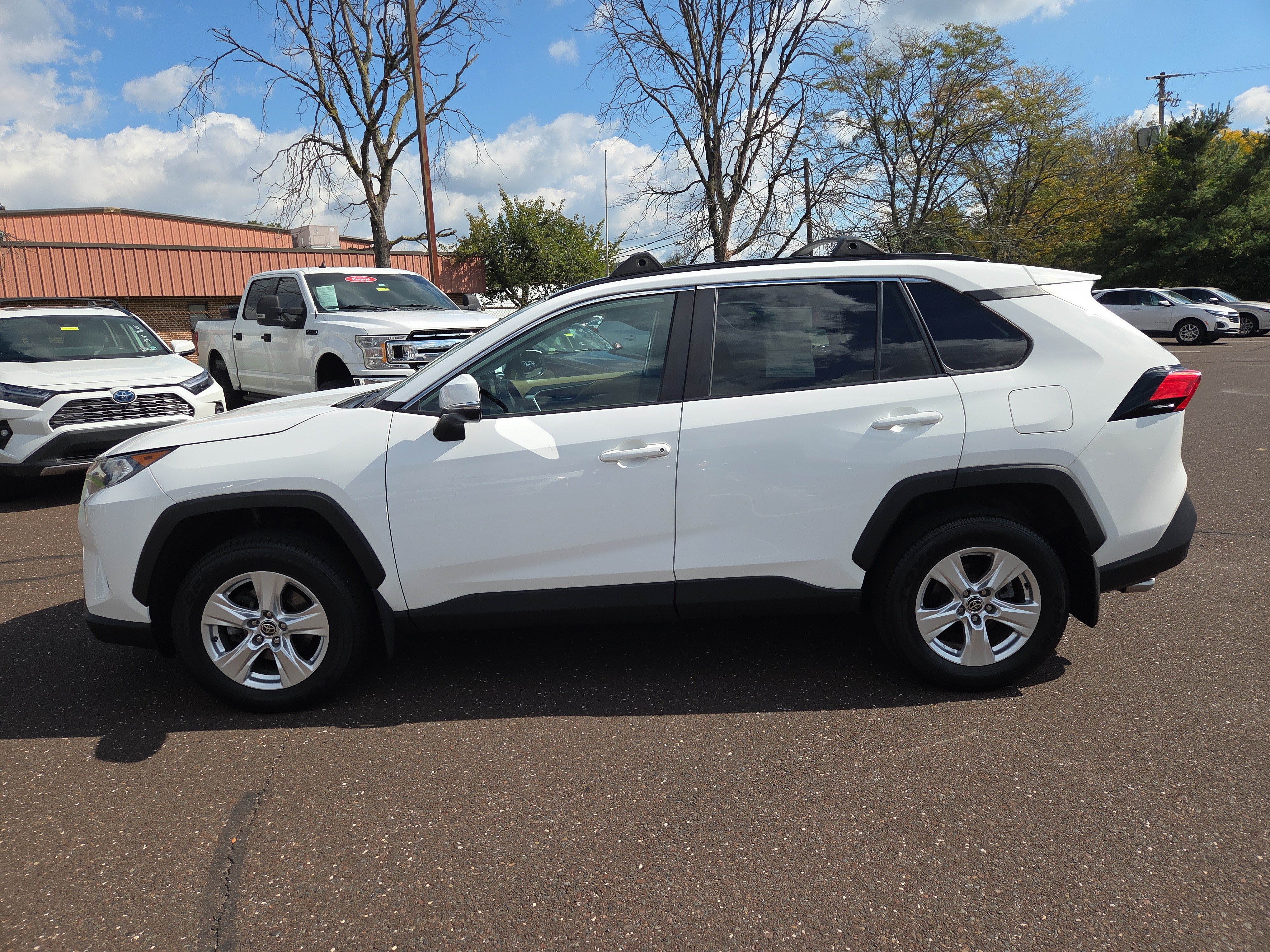 Certified 2021 Toyota RAV4 XLE w/ XLE Grade Weather Package AWD/4WD image 6