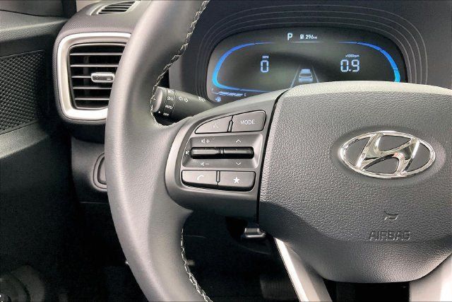 Used 2025 Hyundai Venue SEL FWD image 23