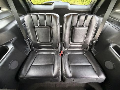 Used 2016 Ford Explorer XLT w/ Equipment Group 202A AWD/4WD image 18