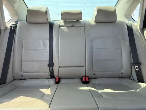 Used 2017 Volkswagen Passat 1.8T R-Line image 22