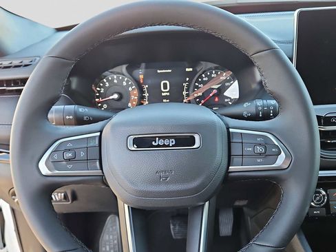 New 2026 Jeep Compass Latitude image 19