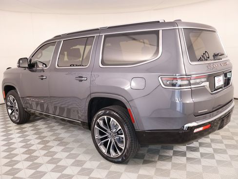 Used 2023 Jeep Grand Wagoneer Series III w/ HD Trailer Tow Package AWD/4WD image 25