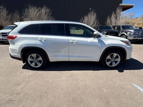 Used 2017 Toyota Highlander Limited image 8