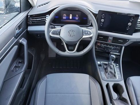 New 2026 Volkswagen Jetta SE FWD image 10