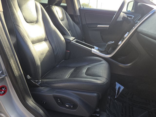 Used 2016 Volvo XC60 T5 Platinum w/ Protection Package AWD/4WD image 5