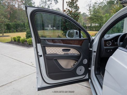 Used 2022 Bentley Bentayga Speed image 40