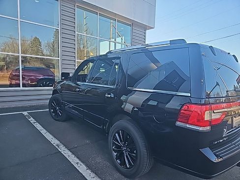 Used 2017 Lincoln Navigator Select image 7