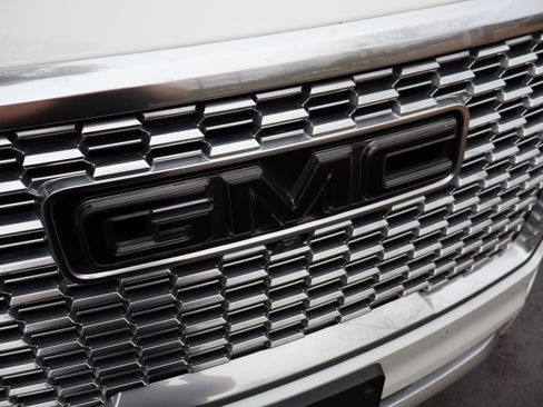 Used 2022 GMC Yukon XL Denali w/ Denali Ultimate Package image 42