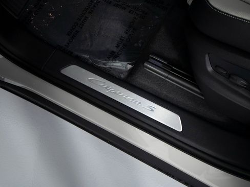 New 2026 Porsche Cayenne S image 16