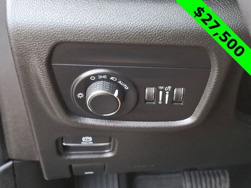 Certified 2023 Jeep Grand Cherokee Laredo image 12