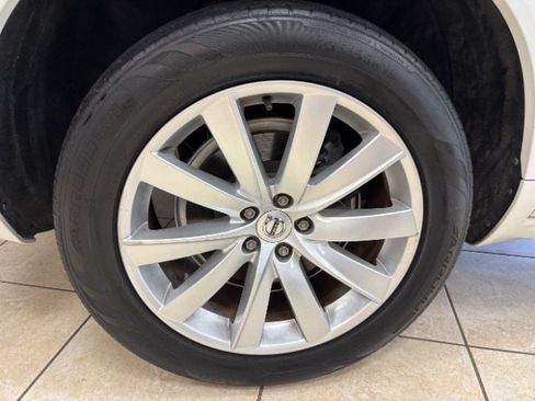 Used 2017 Volvo XC90 T6 Momentum w/ Vision Package AWD/4WD image 18