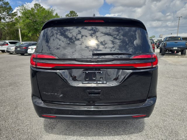 New 2026 Chrysler Pacifica Select w/ S Appearance Package FWD image 5