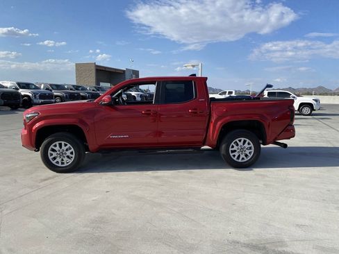 Used 2025 Toyota Tacoma SR5 image 4