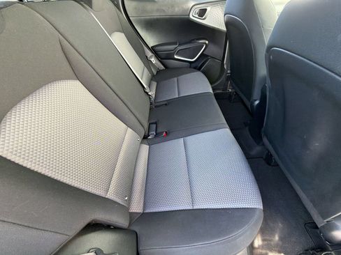 Used 2025 Kia Soul LX w/ LX Technology Package FWD image 33