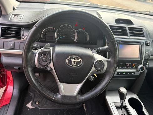Used 2012 Toyota Camry SE FWD image 11