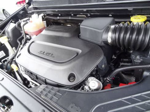 Used 2023 Chrysler Pacifica Touring-L FWD image 46