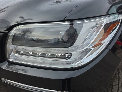 Used 2019 Lincoln Navigator L Reserve image 36