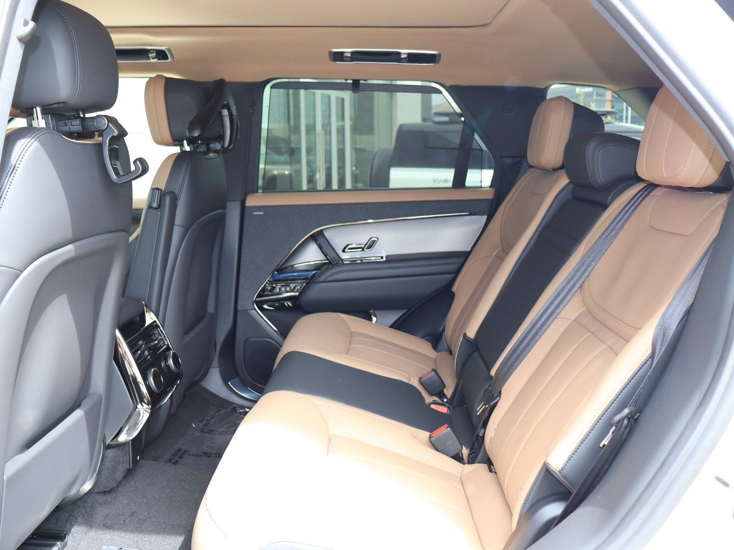 New 2026 Land Rover Range Rover Sport Dynamic SE AWD/4WD image 18
