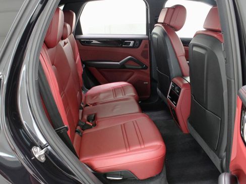 Used 2019 Porsche Cayenne AWD/4WD image 39