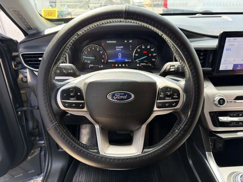 Used 2022 Ford Explorer XLT w/ Equipment Group 202A image 27