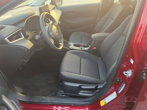 Used 2025 Toyota Corolla LE image 7