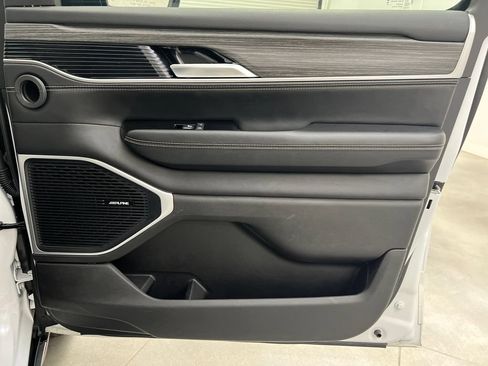 Used 2024 Jeep Wagoneer Series II w/ Flexible Seating Group RWD image 35