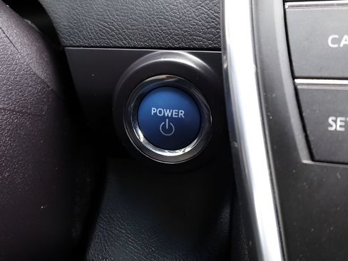 Used 2015 Toyota Camry LE FWD image 32