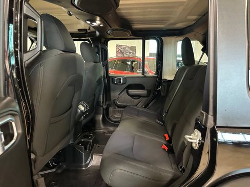 Used 2022 Jeep Wrangler Unlimited Sport AWD/4WD image 38