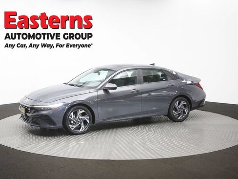 Used 2025 Hyundai Elantra SEL FWD image 59
