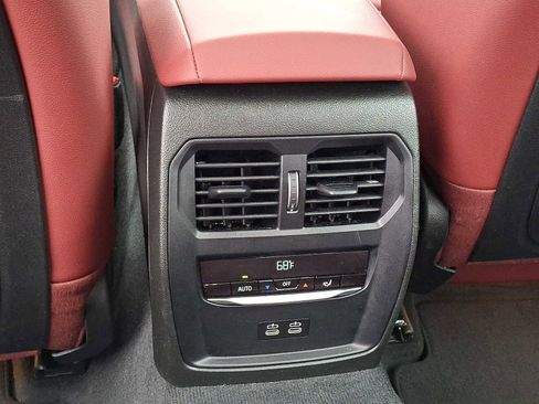 Certified 2023 BMW 330i xDrive Sedan w/ Convenience Package image 11