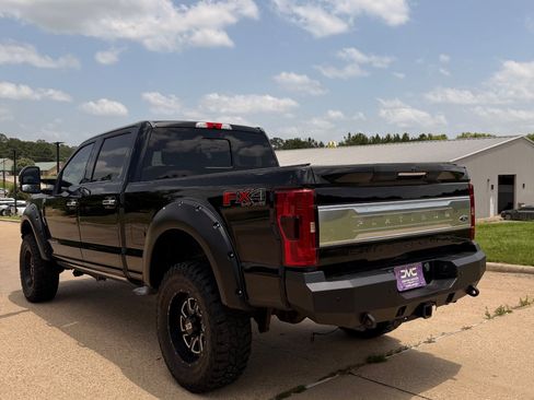 Used 2017 Ford F250 Platinum w/ FX4 Off-Road Package AWD/4WD image 7