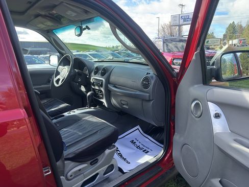 Used 2005 Jeep Liberty Limited image 13