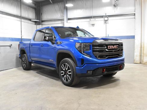 Used 2023 GMC Sierra 1500 AT4 w/ Technology Package AWD/4WD image 29
