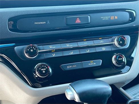 Used 2021 Kia Sedona EX image 15