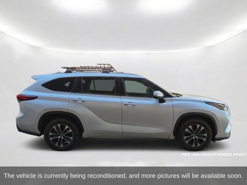 Used 2022 Toyota Highlander XLE FWD image 4