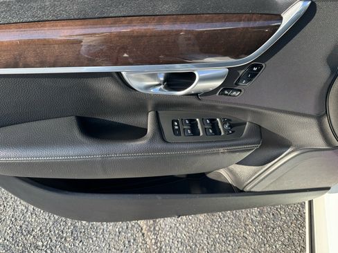 Used 2017 Volvo S90 T6 Momentum image 13