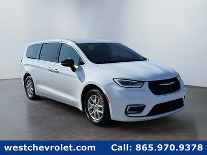 Used 2024 Chrysler Pacifica Touring-L
