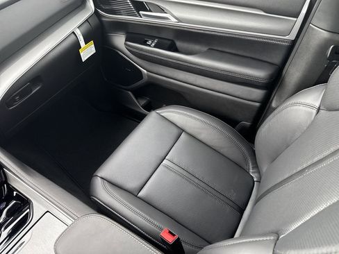 New 2026 Jeep Grand Wagoneer L Limited AWD/4WD image 27