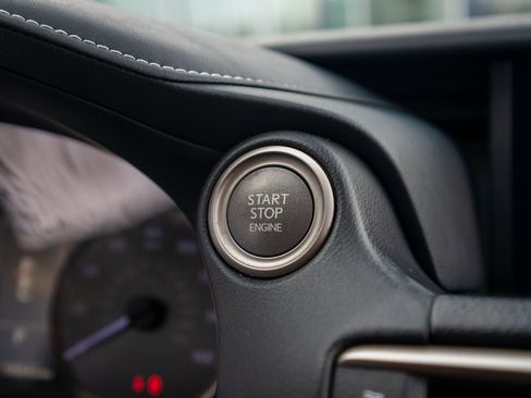 Used 2017 Lexus IS 200t image 32