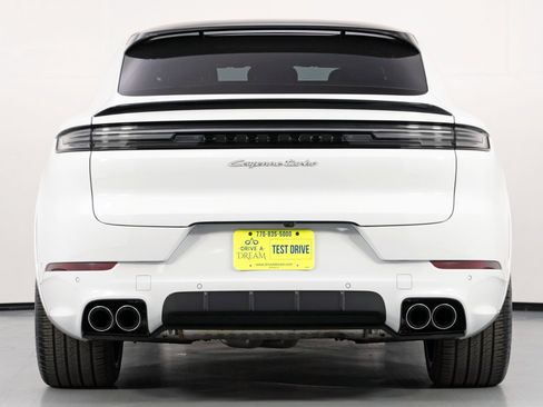 Used 2024 Porsche Cayenne Turbo image 11