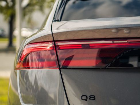 Used 2025 Audi Q8 Prestige image 11