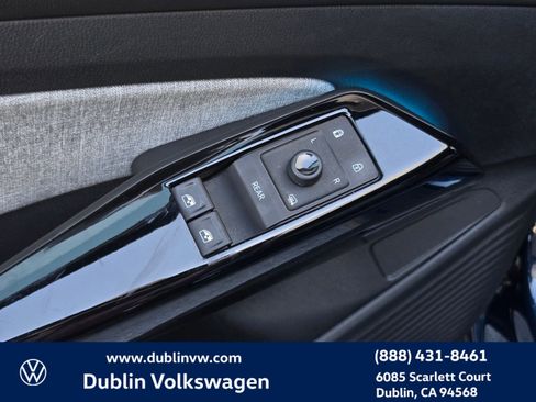 Used 2023 Volkswagen ID.4 Pro image 11
