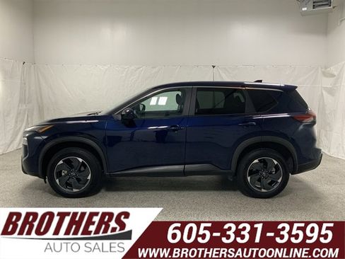 Used 2024 Nissan Rogue SV image 1
