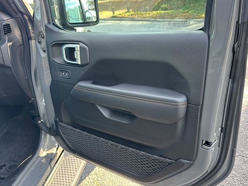 Used 2023 Jeep Wrangler Unlimited Sahara image 12