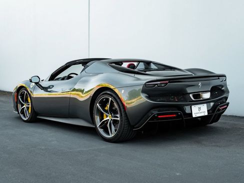 Used 2023 Ferrari 296 GTS RWD image 9