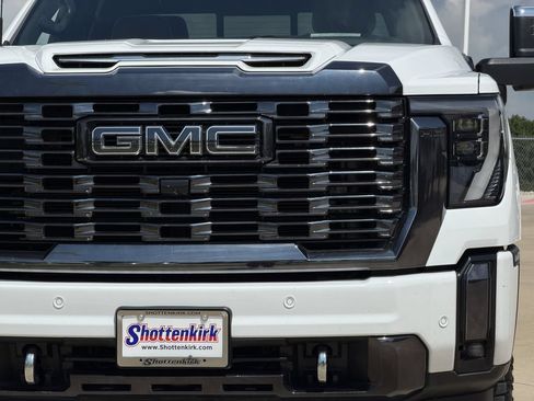 Used 2024 GMC Sierra 2500 Denali Ultimate AWD/4WD image 8