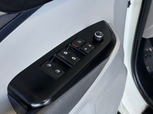 Used 2015 Toyota Highlander LE image 17